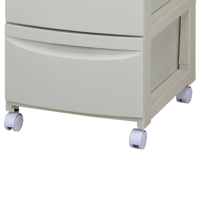 【移動もお掃除もラクラク】
便利なキャスター付きで、お掃除や模様替えの際の移動も簡単、水に強い素材なので洗面所やキッチンなどの水まわりでも活躍します。