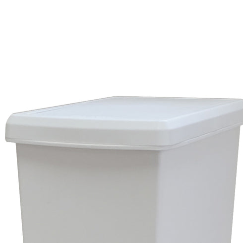 本体上部には引手があり掃除をしたりポリ袋を交換する際にも簡単に動かせます。