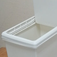 【袋を隠して生活感をオフ】内側の袋止めリングでポリ袋をしっかりと固定し、外からは袋が見えずに見た目もすっきり。