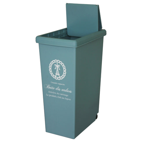 【ゴミ捨てが快適になる工夫】
ワンタッチでスムーズに開くフタと、ゴミ袋を隠せる袋止め付きで、日々のゴミ捨てのちょっとしたストレスを解消します。