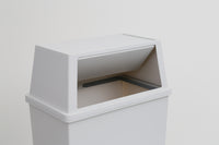 【作業効率アップ】フタは開けた状態で固定できるので、調理中や作業中に連続してゴミを捨てたいときに便利です。