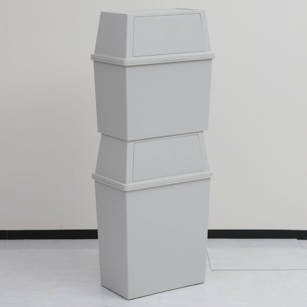 積み重ねて使えるので縦のスペースを有効活用できる、ワイドタイプのゴミ箱の30Lと45Lが一個ずつセットになった商品。