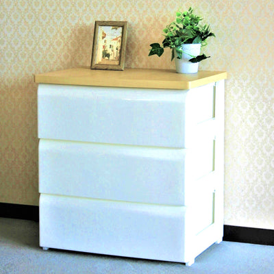 木目調の天板はしっかりとした作りなので、ちょっとした小物などを飾ることもできます。