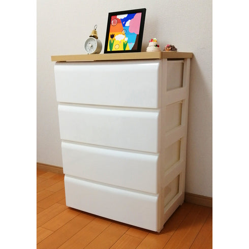 木目調の天板はしっかりとした作りなので、ちょっとした小物などを飾ることもできます。