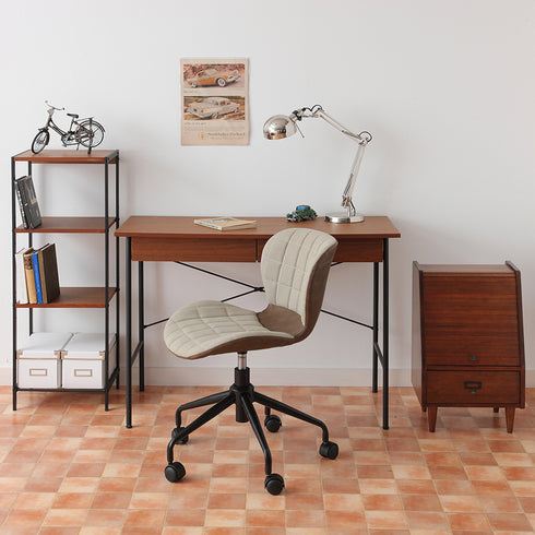 ベージュとブラウンのバイカラーは、木製家具との相性が抜群で、インテリアに馴染みやすいです。