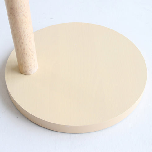 【ミニマルで安定感のある土台】
全体をしっかりと支える直径約30cmの円形台座は、見た目もシンプルで美しく、約3kgの程よい重量が安定感を生み出し、日々の暮らしを静かに支えます。