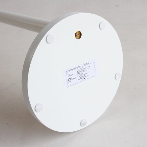 【床を傷つけない優しい配慮】
土台の裏には大切な床を傷から守るためのフェルトが付属しているので、賃貸のお部屋でも安心してお使いいただけ、見えない部分にも使う人への優しさが詰まっています。