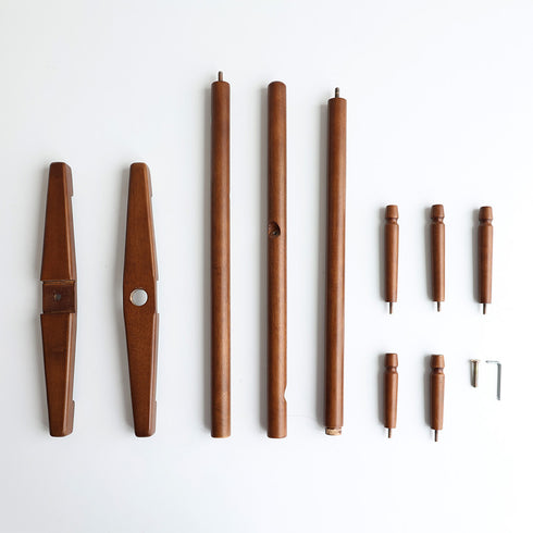 【届いてすぐに、組み立て簡単】
難しい工具はほとんど必要なく、支柱やフックをくるくるとねじ込んでいくだけで完成する、手軽でシンプルな組み立て仕様です。