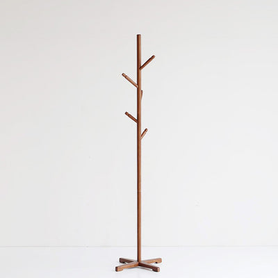 【空間を引き締める、美しい佇まい】
深みのあるブラウンカラーと無駄を削ぎ落としたフォルムが、どんな空間も上質で落ち着いた雰囲気に変え、洗練された毎日を演出します。