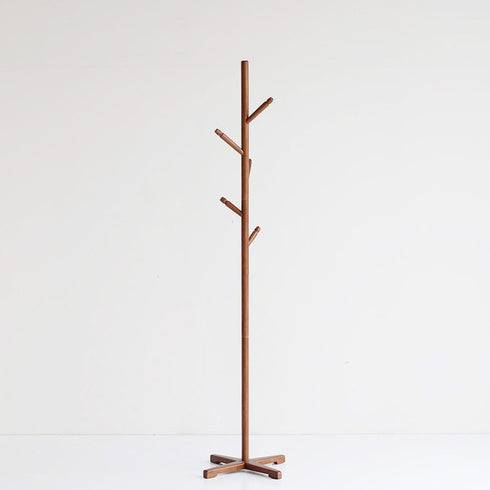 【空間を引き締める、美しい佇まい】
深みのあるブラウンカラーと無駄を削ぎ落としたフォルムが、どんな空間も上質で落ち着いた雰囲気に変え、洗練された毎日を演出します。