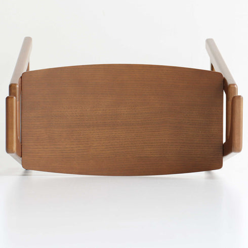 【ゆったり座れる、カーブの座面】
お尻にフィットするよう緩やかにカーブした座面は、コンパクトながらも座り心地の良い仕上がりです。