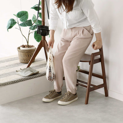 【さっと立てる、優しい手すり】
お出かけ前の「よいしょ」を軽やかに変える握りやすい手すりが、スムーズな毎日を応援します。