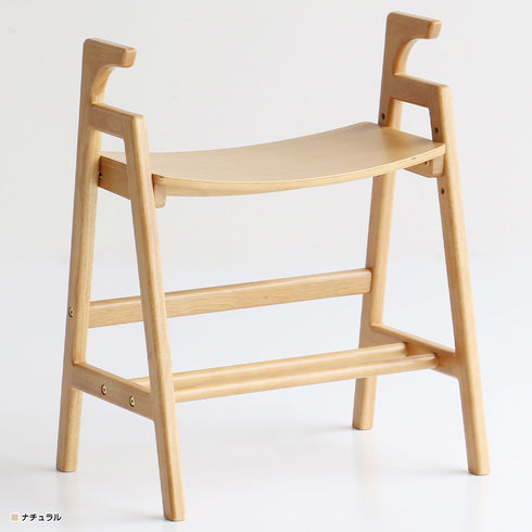 【暮らしに寄り添う天然木の温もり】
天然木のナチュラルな風合いがどんなお部屋にも優しく溶け込み、日々の暮らしにそっと安らぎを与えます。