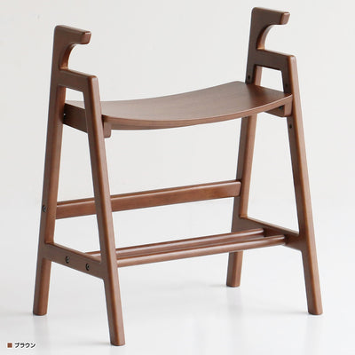 【立ち座りを、もっと軽やかに】
日常の何気ない動作をそっと支える手すり付きで、あなたの毎日をより快適にするアームベンチです。