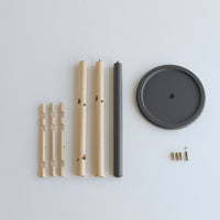【工具不要の簡単組立】部品をネジで回し入れるだけのシンプルな構造で、届いてすぐに誰でも簡単に組み立てられます。