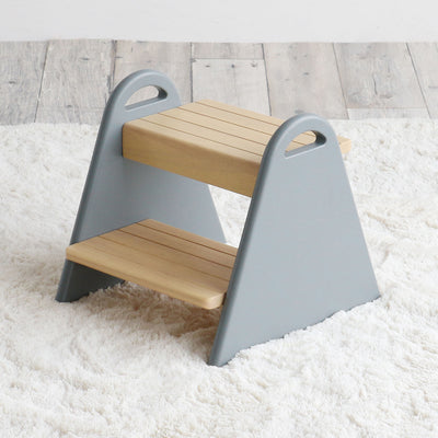 子どもの自主性を育てる、おにぎり型で安定感抜群なキッズステップ。