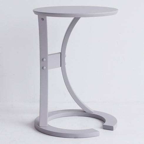 【近未来的フォルムが魅力】柔らかなカーブ脚が特徴のサイドテーブルは、モダンな空間にも優しくなじみ、インテリアのアクセントにもなります。