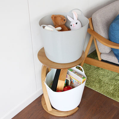 【おもちゃ収納もスマートに】天板の上下にバスケットを重ねるだけで、限られたスペースが便利な収納スペースへ早変わりします。