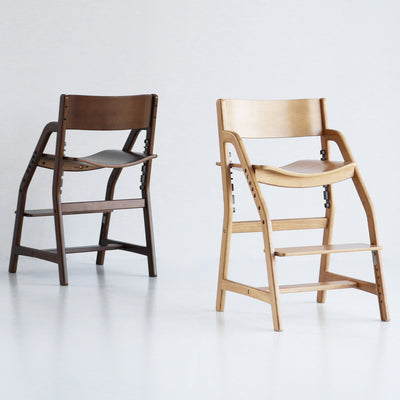 【成長に寄り添う7段階調整】
お子様の成長に合わせて座面と足置きの高さを7段階で調整でき、大人になるまでずっと正しい姿勢をサポートするロングライフ設計です。