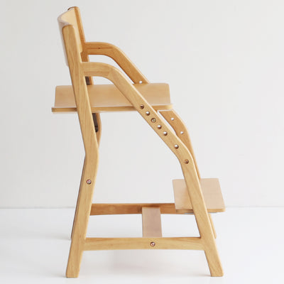 【選べる2つの天然木カラー】
お部屋を明るくするナチュラルと、シックなブラウンの2色をご用意し、お家の雰囲気やお好みに合わせてお選びいただけます。