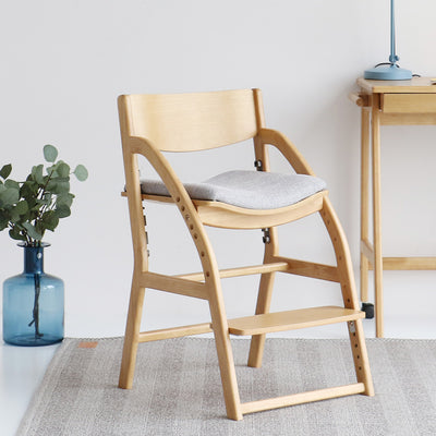 【角を丸めた安心安全設計】
小さなお子様が毎日使うものだから、すべての角に丸みを持たせ、さらりと優しい肌触りに仕上げました。