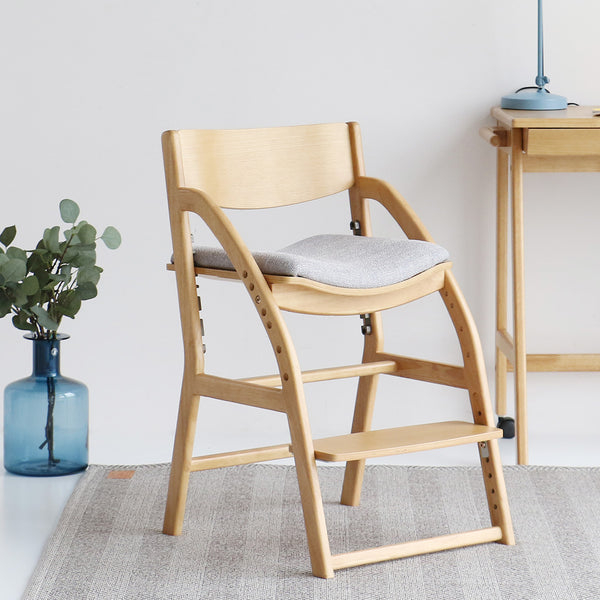 【角を丸めた安心安全設計】
小さなお子様が毎日使うものだから、すべての角に丸みを持たせ、さらりと優しい肌触りに仕上げました。