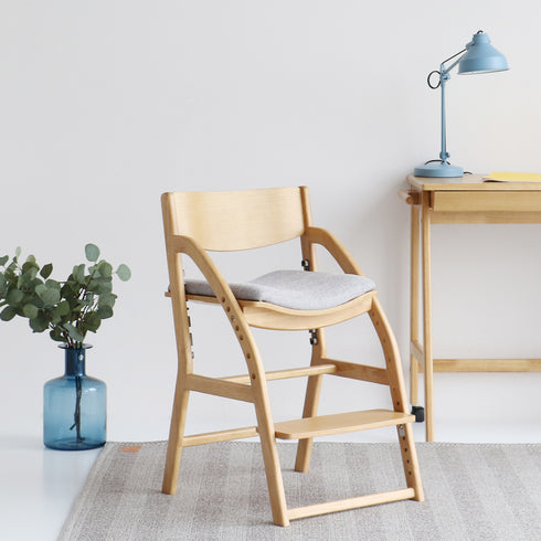 【リビング学習にも最適】
おしゃれなデザインなので、家族が集まるリビングに置いても圧迫感がなく、自然と学習習慣が身につきます。