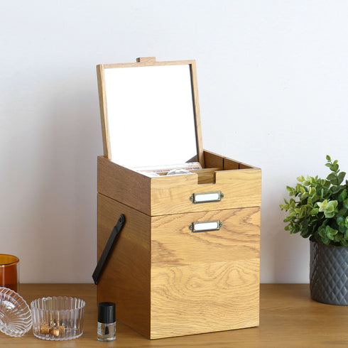 シンプルながらも高級感を感じさせるヴィンテージナチュラル色が、どんなインテリアにも調和し、洗練された雰囲気を演出します。