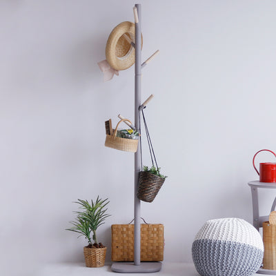 【空間を彩る実用美】
ナチュラルな小物や帽子を引っかけるだけで、まるでインテリアの一部のように美しく馴染み、シンプルながら洗練された北欧デザインが暮らしに温もりと実用性をもたらします。