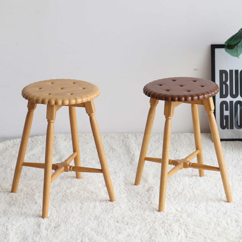 ナチュラル色とブラウン色の2色展開で、お部屋の雰囲気や好みに合わせてお選びいただけます。