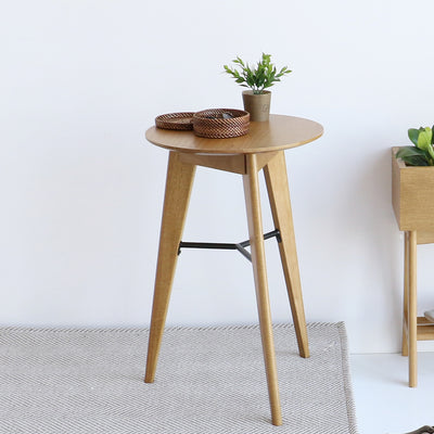 ヴィンテージナチュラルなラシックシリーズのサイドテーブルです。