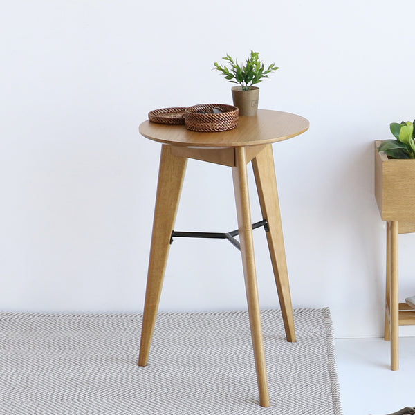 ヴィンテージナチュラルなラシックシリーズのサイドテーブルです。