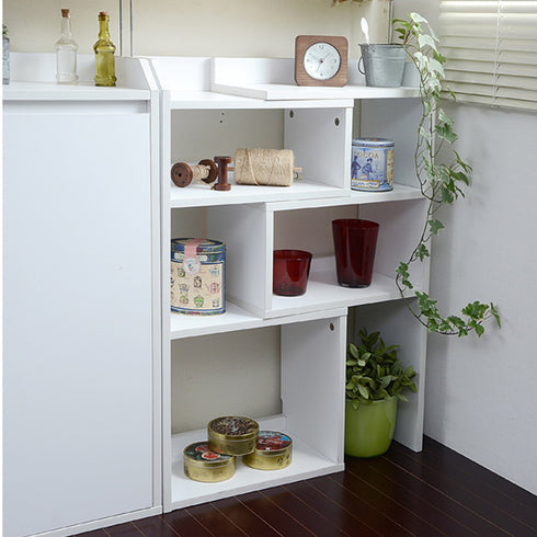 【見せる収納を楽しむ】
伸縮ラックのオープン棚は、お気に入りの雑貨や小物を飾るディスプレイスペースとして、自分らしい空間作りを楽しめます。