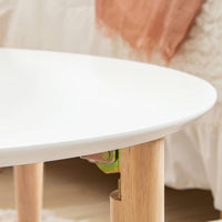 【角がないから安心のデザイン】
天板のフチは滑らかな手触りの舟底加工で、小さなお子様がいるご家庭でも安心してお使いいただけます。