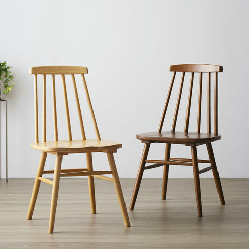 英国伝統のデザインを採用した、天然木製のウィンザーチェア。