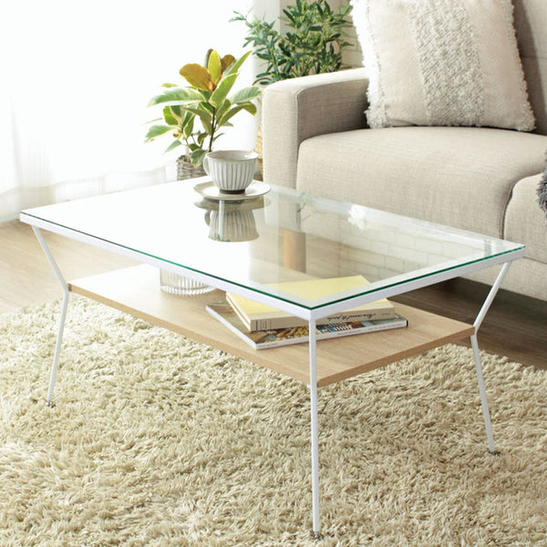 お洒落な雰囲気を演出してくれるディスプレイ収納が特徴のガラステーブル。