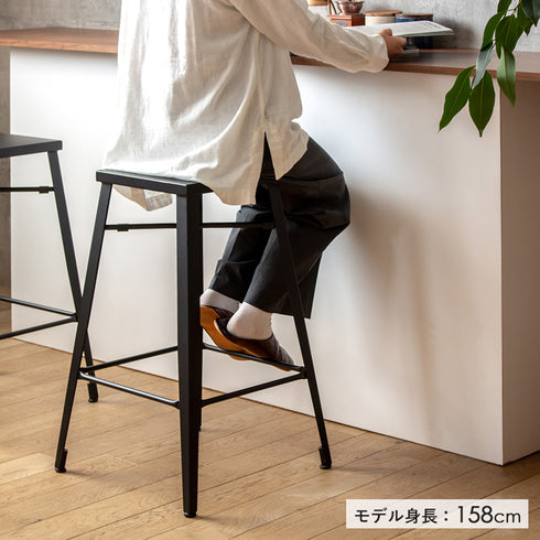 キッチンカウンターやバーカウンターにぴったりで、おしゃれなカフェ風空間を演出してくれることでしょう。