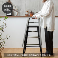 【軽々持ち運び、配置も自在】約5kgと軽量なので、女性でも楽に持ち上げて移動させることができ、レイアウトの変更やお掃除もスムーズに行えます。