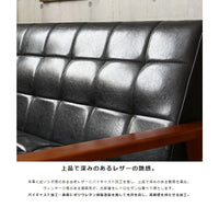 【時を超えて愛される質感】本革のようなシボ感を持つ合成皮革は、使い込むほどに味わいを増し、空間に豊かな表情を与えます。