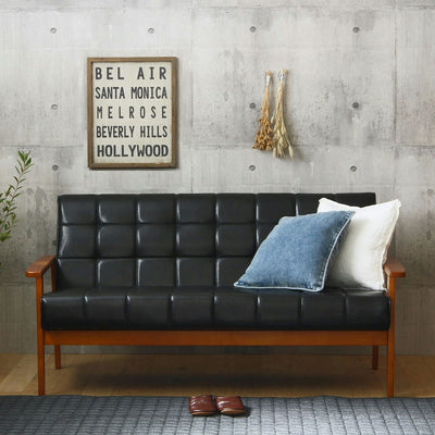 時代を超えて愛されつづけるシンプルで飽きのこないデザインは、合わせるインテリアによってヴィンテージ、北欧、カフェスタイルと、様々な表情を見せてくれます。