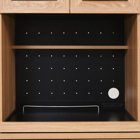 オープン部には1500Wの2口コンセントやスライド棚が付いており、背面は熱気がこもらないようパンチングボード仕様なので家電の収納に最適です。