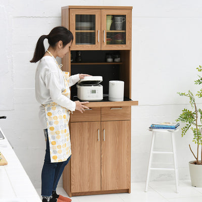 スリムながらも5つの豊富な収納スペースがあり、食器や調理器具、家電、キッチン雑貨、食品のストックなどをたっぷりと収納していただけます。