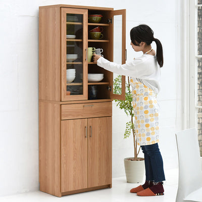 スリムながらも豊富な収納スペースがあり、食器や調理器具、キッチン雑貨、食品のストックなどをたっぷりと収納していただけます。