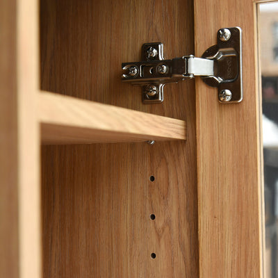 キャビネットとガラス扉収納は棚板の高さを3.2cmピッチで調整できます。