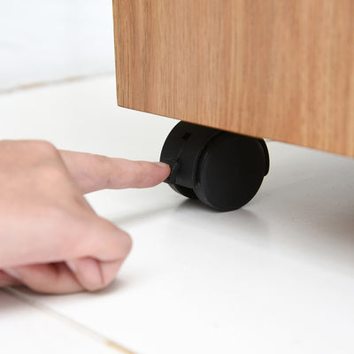 移動に便利なキャスターが付いており、前側4つにはストッパーが付いているのでしっかり固定してご使用いただけます。