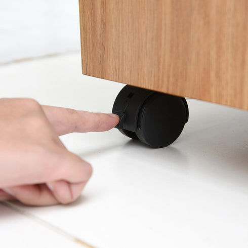 移動に便利なキャスターが付いており、前側4つにはストッパーが付いているのでしっかり固定してご使用いただけます。