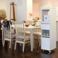 【スリムなのに大容量】ダイニングやキッチンに溶け込むシンプルデザインで、空間を有効活用しながら家電や食器をスマートに収納します。