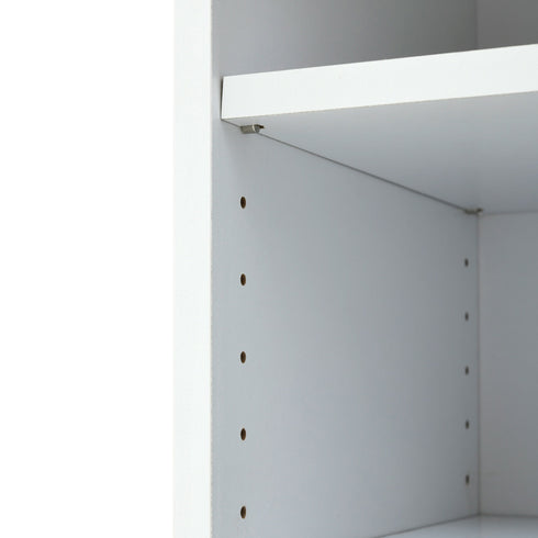 扉内は32mmピッチ13段階で棚位置の高さを調節できる可動棚を3枚ご用意。