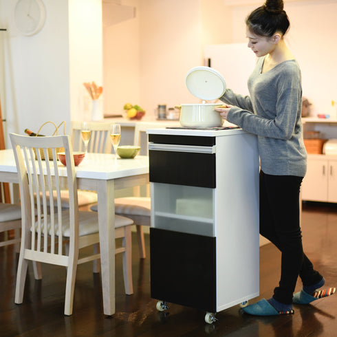 フラットでシンプルなデザインなのでどんな空間にも馴染みます。