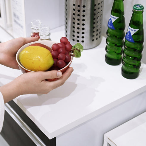 天板にもちょっと物を置いたりディスプレイしたりと、ちょうど良い高さです。